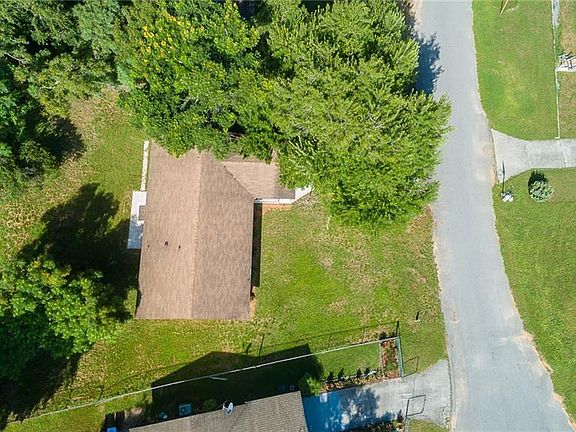 5th image of 135 Gordon Dr
