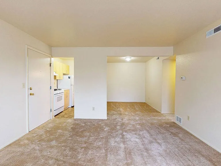 Trappers Cove Apartments — Photo 41