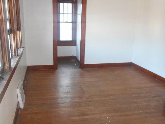 5th image of 2205 Champaign Ave #1