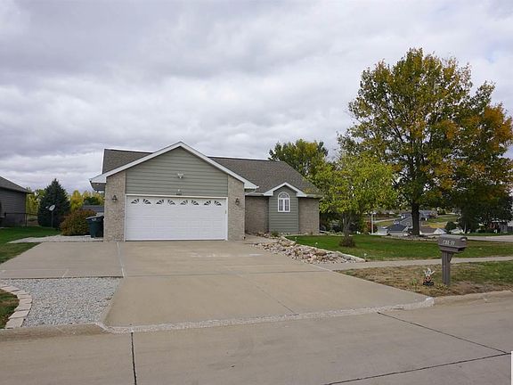 3rd image of 4101 Saxony Cir