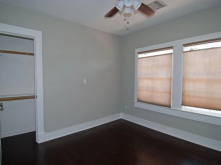 Middle Bedroom (10'6" x 9'10")