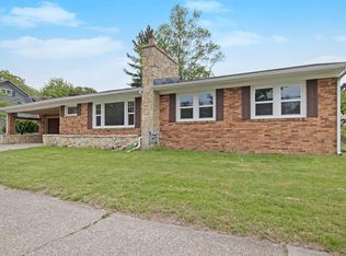32 Cherry St, Holland, MI 49423