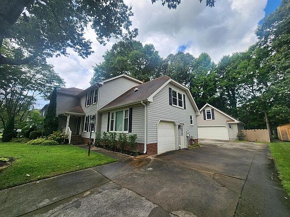 3rd image of 720 Aguila Dr