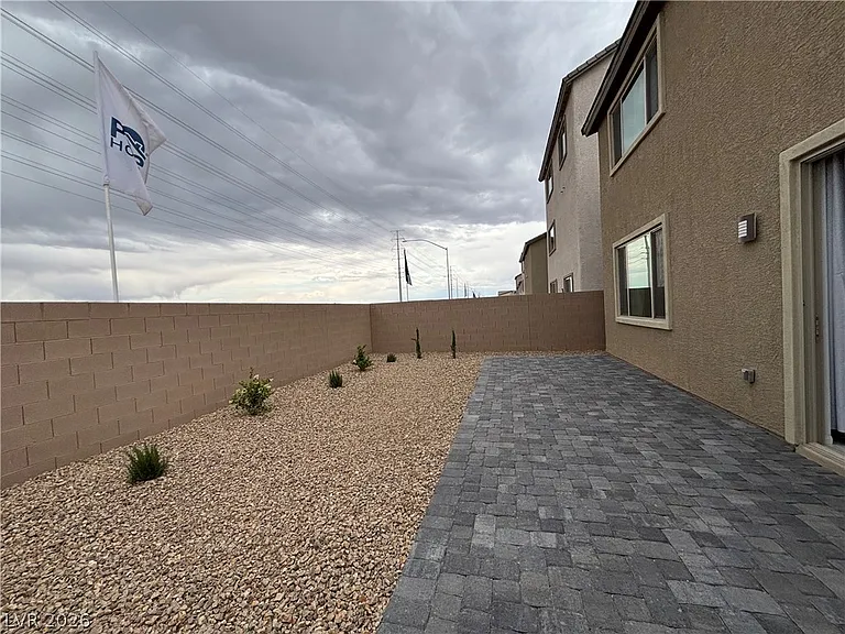 7562 Quail Rock Ave — Photo 12
