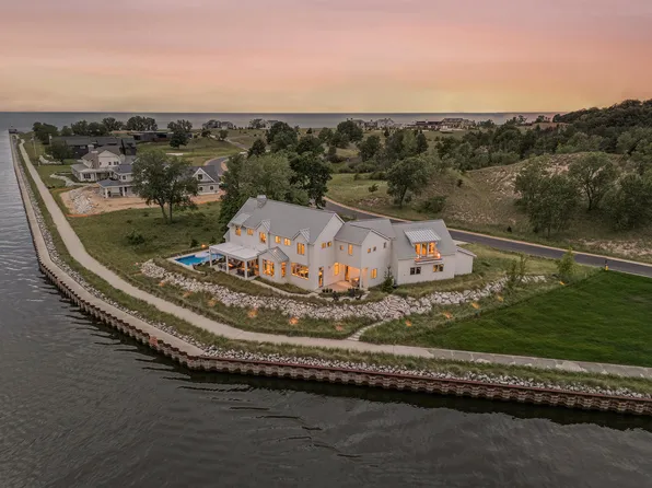 6736 Saugatuck Beach Rd, Saugatuck, MI 49453