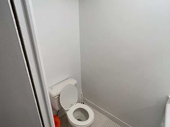 5th image of 140 Carlton St #1405B