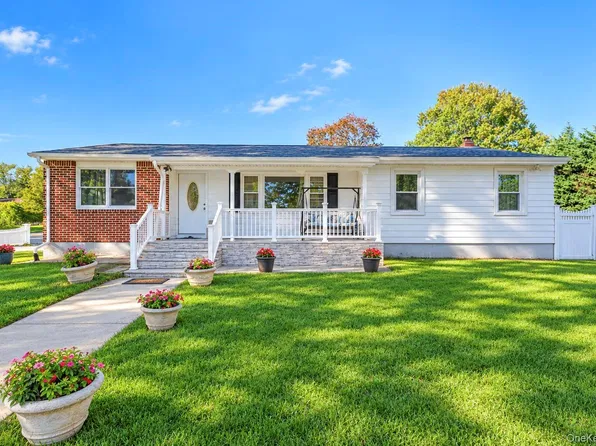431 Blue Point Road, Farmingville, NY 11738
