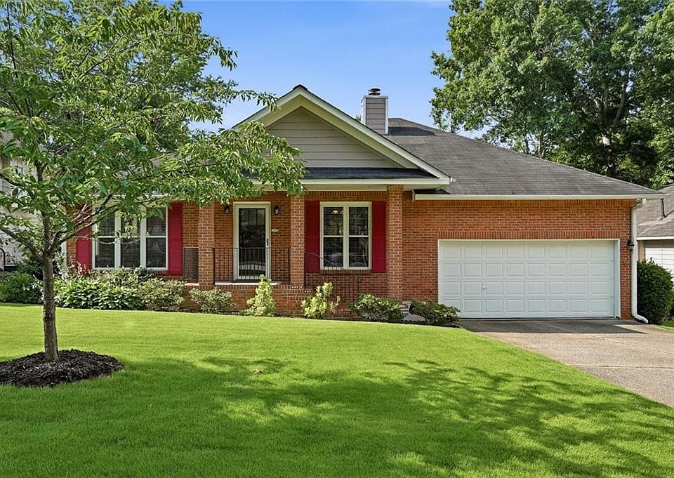 1st image of 140 Greenmont Cir