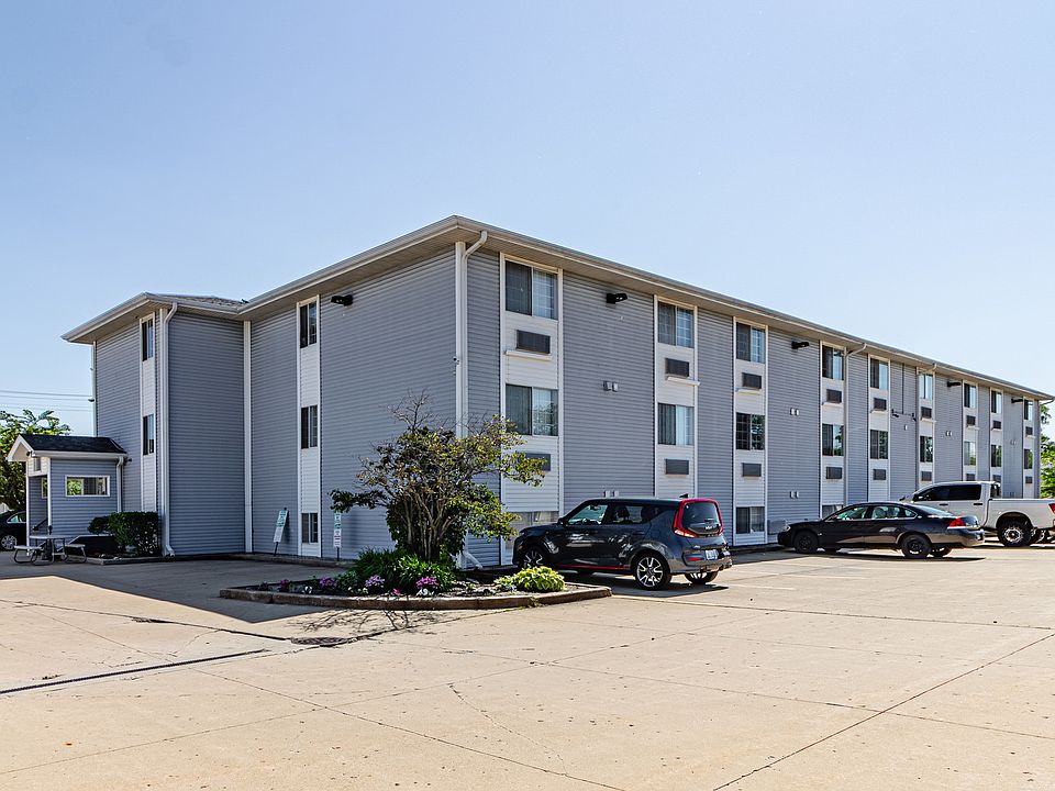 1st image of 3170 W Monroe St APT 305