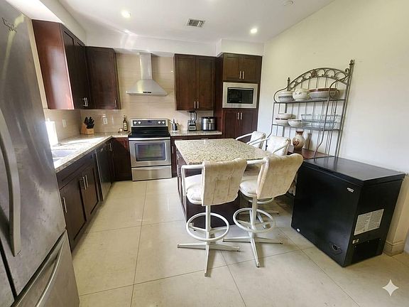 5th image of 1514 Davie Boulevard
