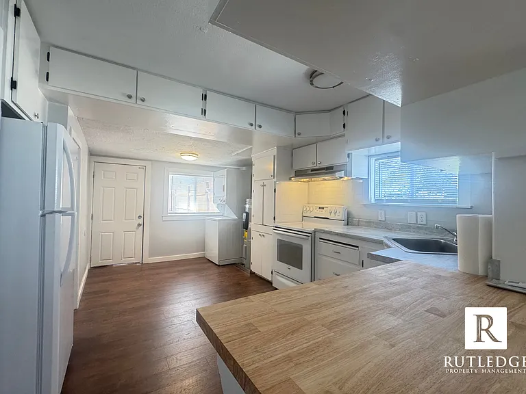 745 Dakota Ave — Photo 4