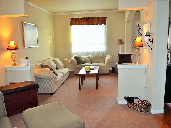 Formal Dining into Living 