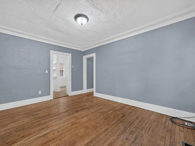 2025 Calvert St — Photo 12