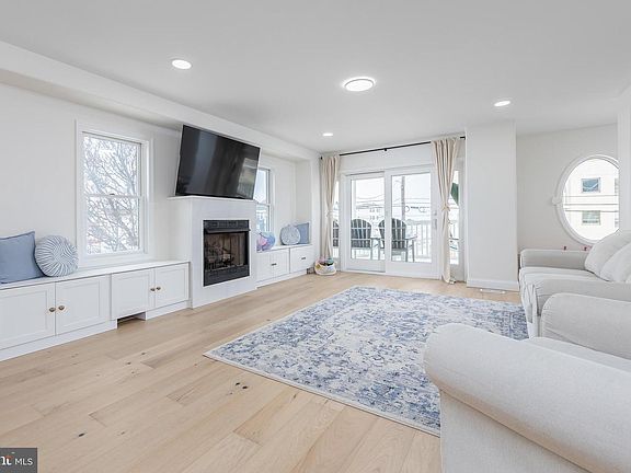 3rd image of 400 E 3rd Ave #D