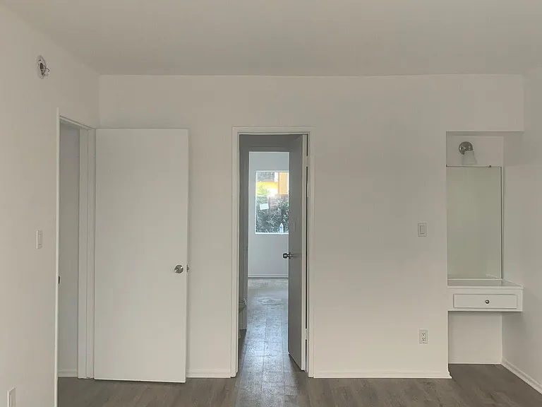 13847 Burbank Blvd #2 — Photo 7