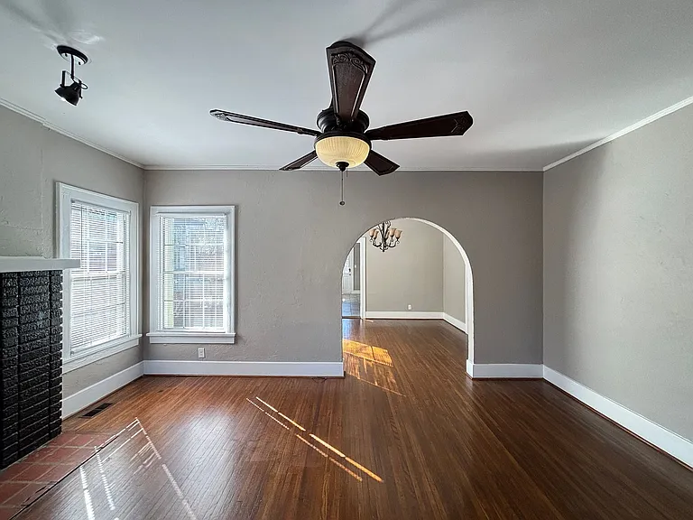 3523 W Markham St — Photo 6
