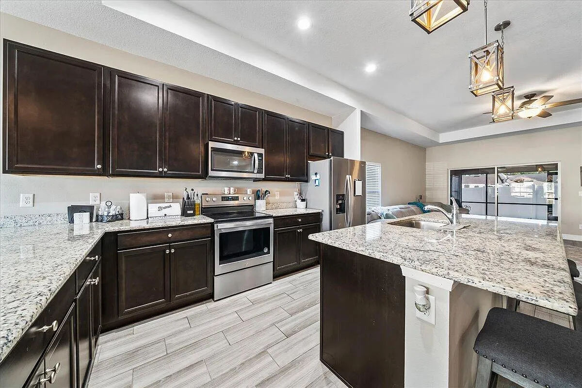 3 bed, 2.0 bath, 1651 sqft, $2,850 — Photo 4