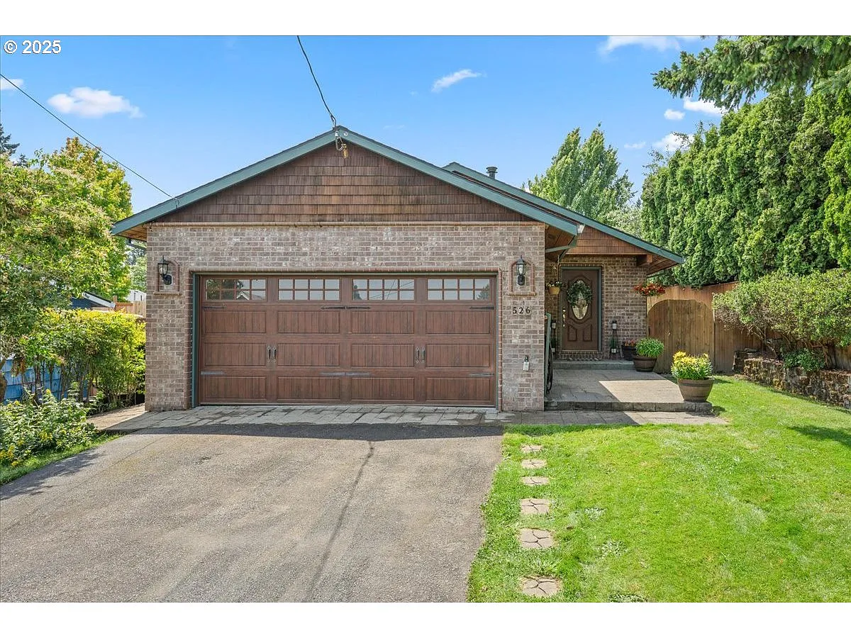 526 Logus St photo 1