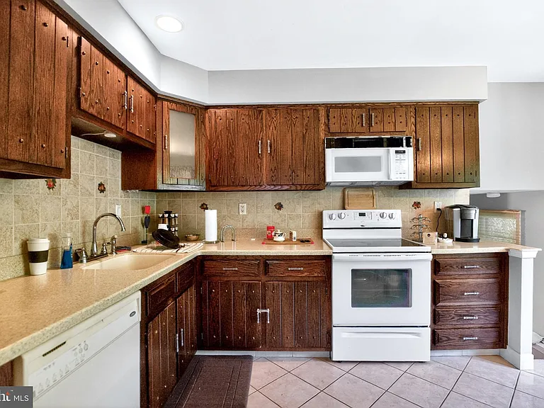 2 Merry Dell Dr — Photo 16