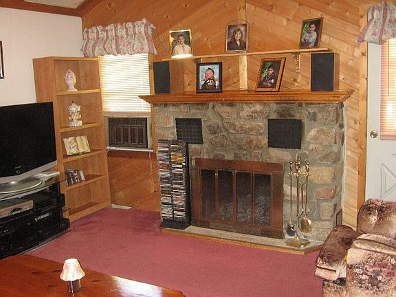 4th image of 223 Summit Dr