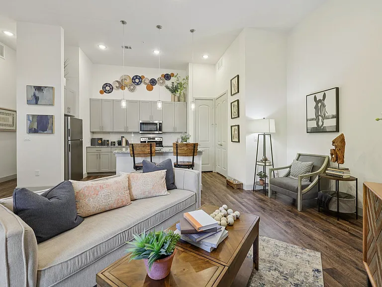 Luxia Craig Ranch — Photo 14