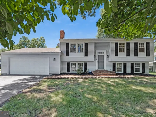 12809 Bexhill Ct, Herndon, VA 20171