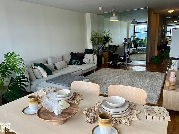 4th image of 7002 Kennedy Blvd E APT 26F
