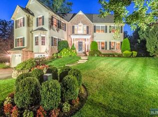 11 Frederick Ct, Park Ridge, NJ 07656
