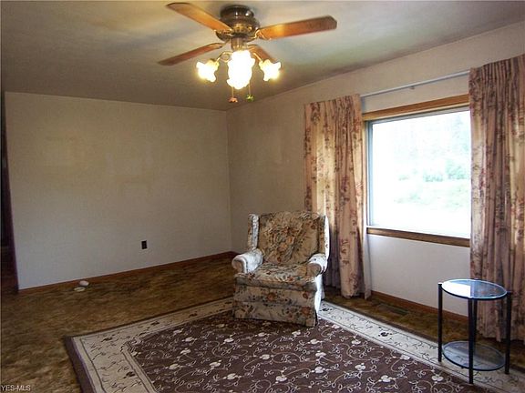 3rd image of 11 Oakwood Dr
