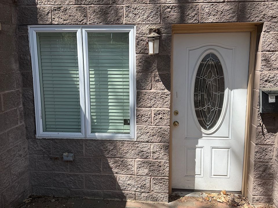 1st image of 1845 Ontario Pl NW #1