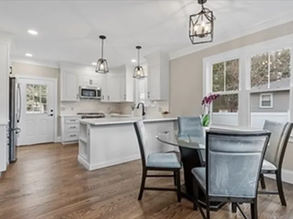 39 Evergreen Ave #39, Bedford, MA 01730