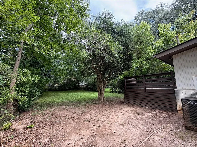 1847 Dorsey Ave — Photo 19
