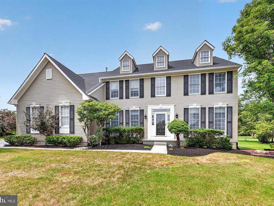 1st image of 5 Dorchester Ln