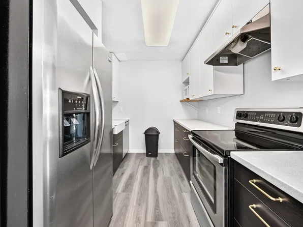 170 Grassie Blvd #3, Winnipeg, MB R2G 3H5