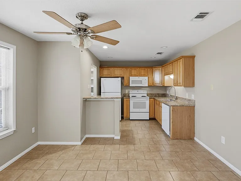 2803 Wayside Ave — Photo 9