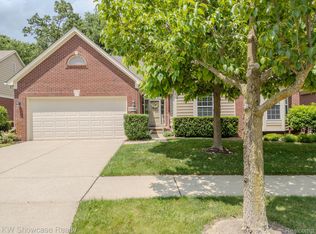 40502 Lenox Park Dr, Novi, MI