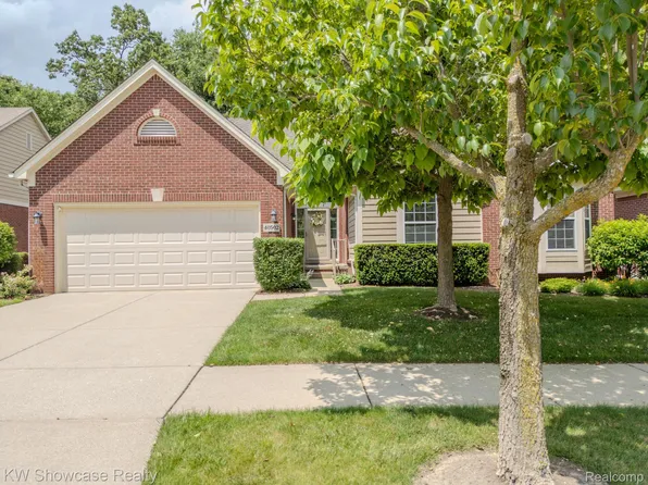 40502 Lenox Park Dr, Novi, MI 48377