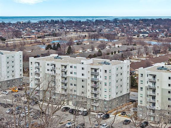 3rd image of 1611 Banwell Rd #615