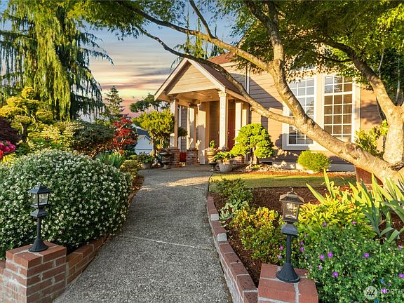 3rd image of 4829 66th Avenue NE