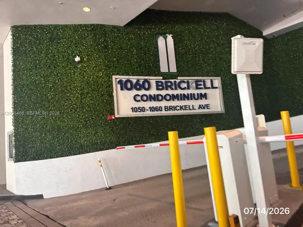 1050 Brickell Ave APT 1520, Miami, FL 33131