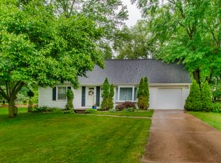 2708 Forest Lake Dr, Jackson, MI 49203