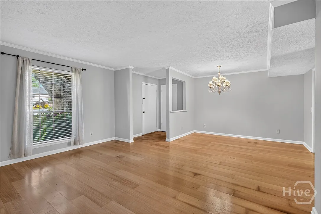 3 bed, 2.5 bath, 1720 sqft, $2,200 — Photo 4