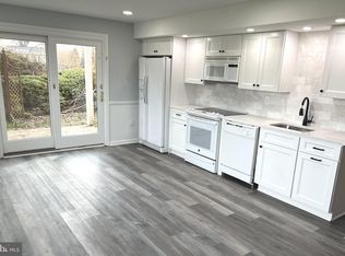 2700 Calkins Rd, Herndon, VA 20171