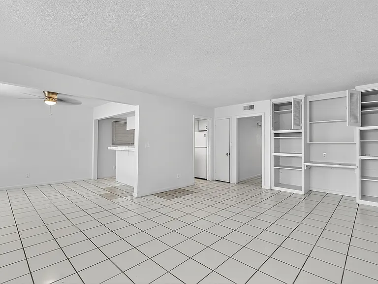Las Palmas Apartment — Photo 10