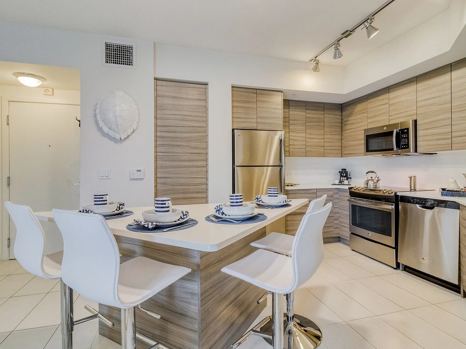 Windsor at Pembroke Gardens — Photo 1
