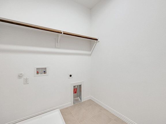 4th image of 218 Woodson St