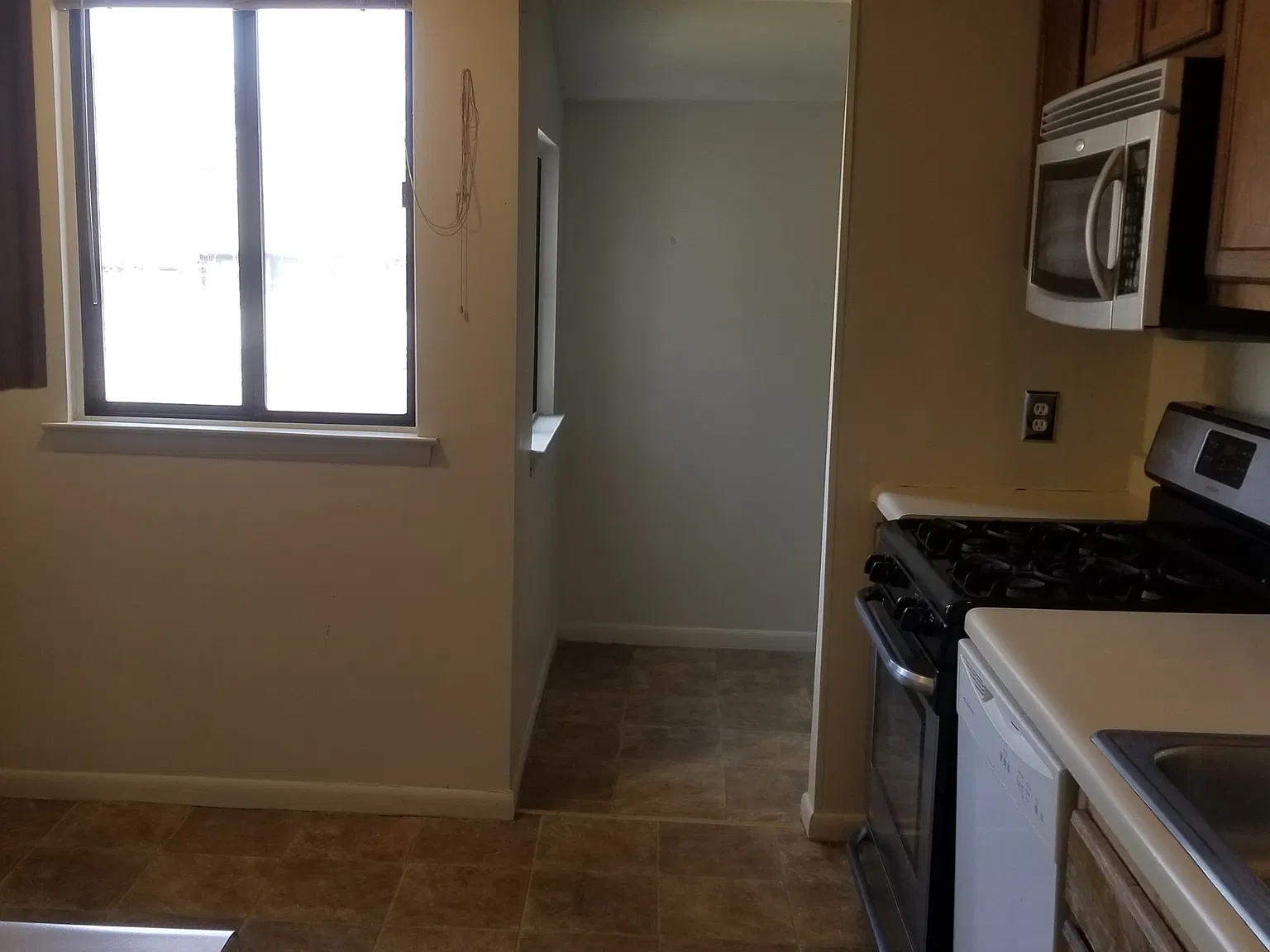 2 bed, 1161 sqft, $1,550 — Photo 2