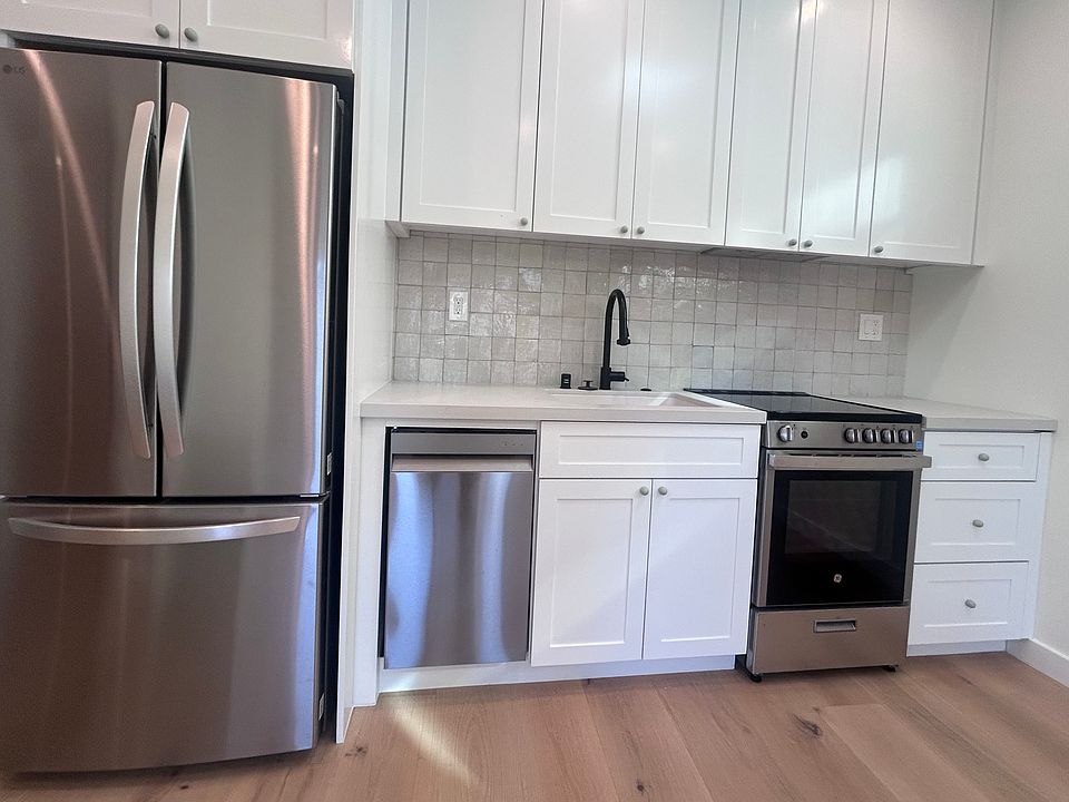 Brand New Kitchen with all new appliances. Dishwasher, oven and refrigerator.