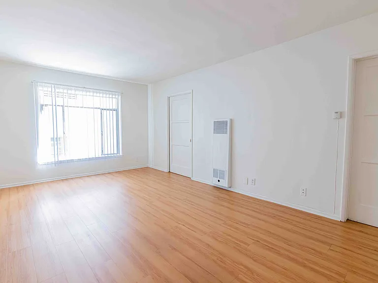 Gayley Manor Apartments — Photo 60