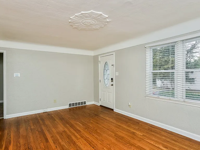 7520 Eunice Ave — Photo 6
